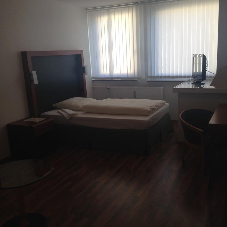Porschepension Wolfsburg Room photo